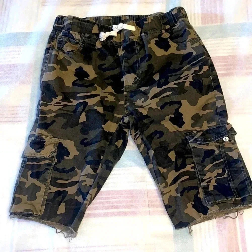 Military style cargo shorts 🩳 with fancy ripped edges